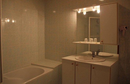 Anglards-de-Saint-Flour Hotel | Logis Hôtel la Méridienne