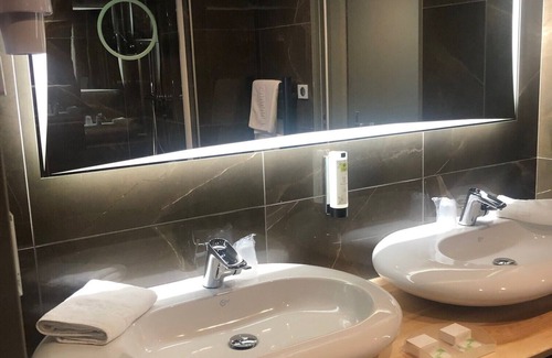 Aumont-Aubrac Hotel | Logis Hôtel Spa Chez Camillou