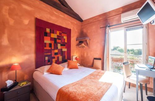 Melle Hotel | Logis hotels Les Glycines