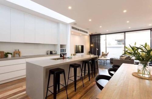Collingwood Apartment | Lola Sophisticated Roof Top