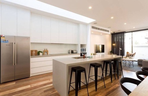 Collingwood Apartment | Lola Sophisticated Roof Top