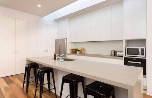 Collingwood Apartment | Lola Sophisticated Roof Top