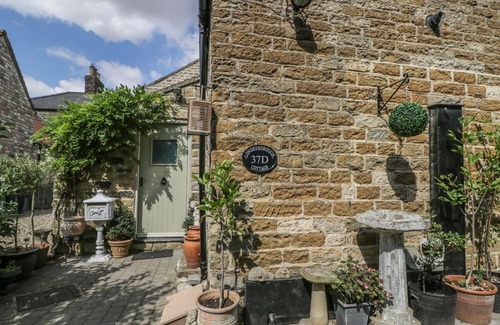 Scarborough Cottage | LONDESBOROUGH COTTAGE, pet friendly, with open fire in Scarborough