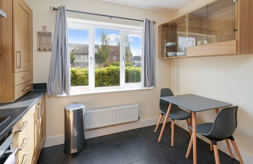 Stanwell Apartment | London Heathrow Living Holywell Serviced House D - 3 bedrooms