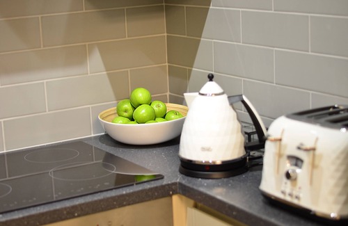 Addison Apartment | London, Kensington and Chelsea 1 Bed Apartment (Olympia Exhibition Centre)