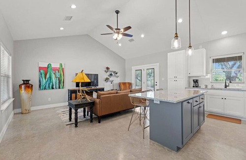 Fredericksburg Cabin | Lone Star Cabin No. 9