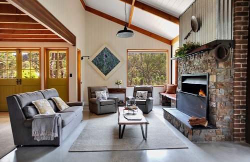 Hartley Vale House | Long Alley Barn - beautiful bushland retreat