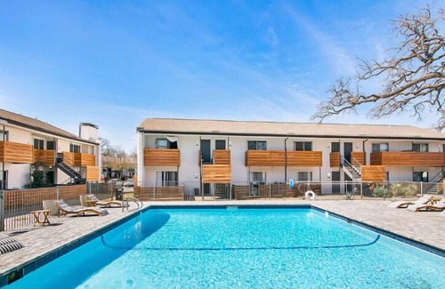 South Lamar Apartment | Long Term 1BR Suite | Pool, Parking + Gym I
