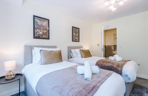 New Broughton House | Long Term Stay 4 Bed 3 Bath & Parking Wrexham