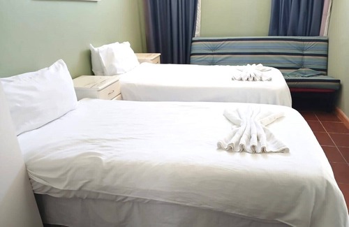 Quigney Beach Bed & Breakfast | Longfellow Lodge