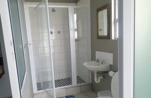 Quigney Beach Bed & Breakfast | Longfellow Lodge