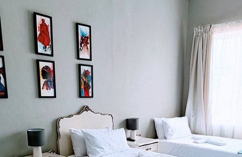 Quigney Beach Bed & Breakfast | Longfellow Lodge