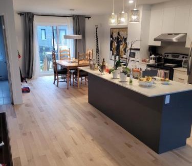 Longueuil House | Longueuil homestay