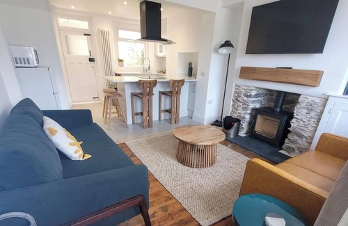 Looe Cottage | Looe Cottage - Seaside views, log fire, sleeps 4