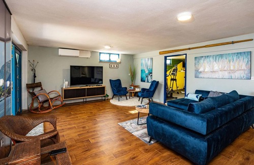 Preko Apartment | Look forward to a nice vacation in this apartment with sea view.