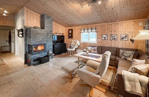 Svingvoll House | Look forward to a relaxing and active holiday in this beautiful wooden house.