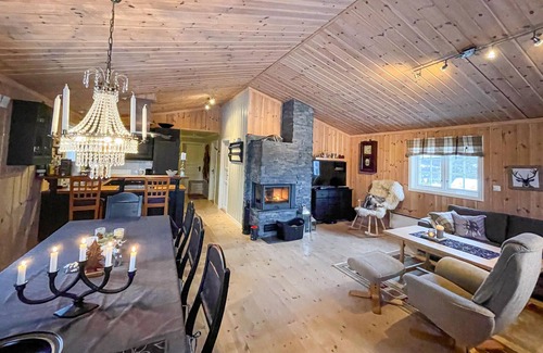 Svingvoll House | Look forward to a relaxing and active holiday in this beautiful wooden house.