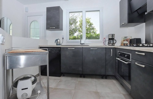 Chauve House | Look forward to a wonderful break in beautiful surroundings in this cozy vacation home.