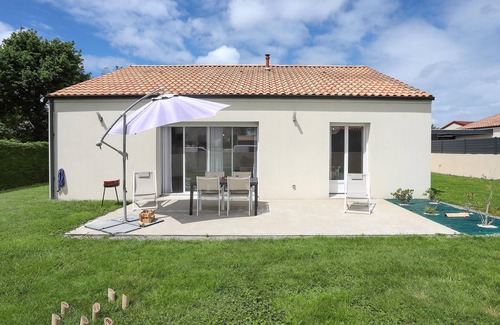 Chauve House | Look forward to a wonderful break in beautiful surroundings in this cozy vacation home.