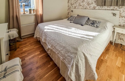 Smogen House | Look forward to a wonderful vacation with the whole family in this comfortable vacation home in a fa