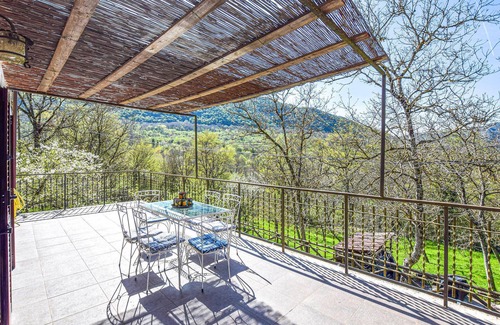 Turania House | Look forward to unforgettable days in this inviting vacation home surrounded by beautiful nature.