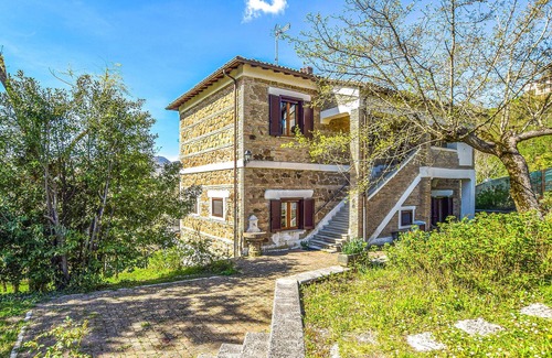 Turania House | Look forward to unforgettable days in this inviting vacation home surrounded by beautiful nature.