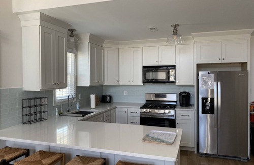 Avalon House | LOOK: many updates:4 Bdrm/2.5 Bath Townhouse Short Walking Distance To All