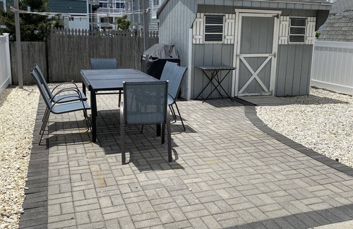 Avalon House | LOOK: many updates:4 Bdrm/2.5 Bath Townhouse Short Walking Distance To All