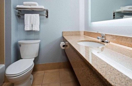 Blaine House | Look No Further! 3 Comfortable Units, Free Breakfast, Onsite Restaurant and Bar