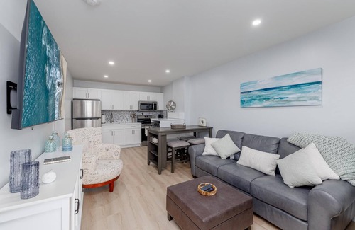 North Wildwood Condo | Look No Further! Renovated 1 B/R Condo 1 Blk from the Beach with beautiful pool