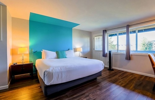 Seaside Hotel | Look No More! 2 Modern Units! Pet-friendly Property, Free Parking, River View!