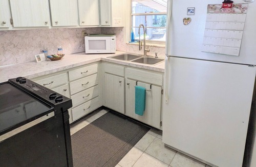 Crescent City House | Looking for a quiet place to stay? Consider The Ollie Vee in Crescent City, FL