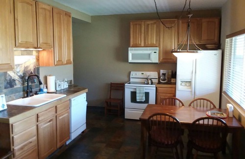 Gardiner Cabin | Looking for an Alternative to a Big Box Motel? We're it!