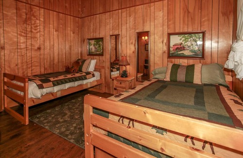 Whispering Forest House | Lookout Mountain