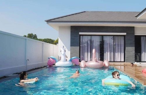 Bang Sare House | Looks cool, Sai Kaew Beach, Chon Buri