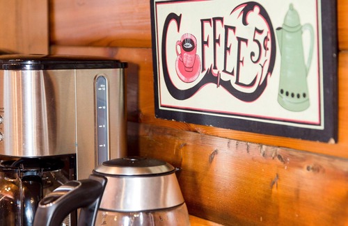 Gravenhurst Cottage | Loon Lake House - Large family lakefront cottage - w beach & hot tub!