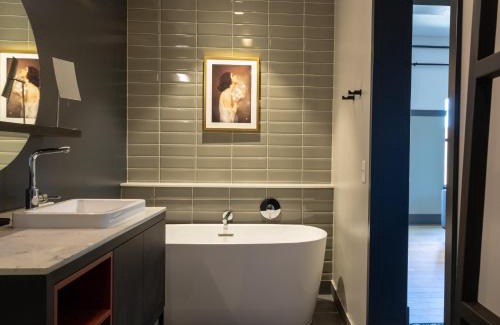 Stillwater Hotel | Lora