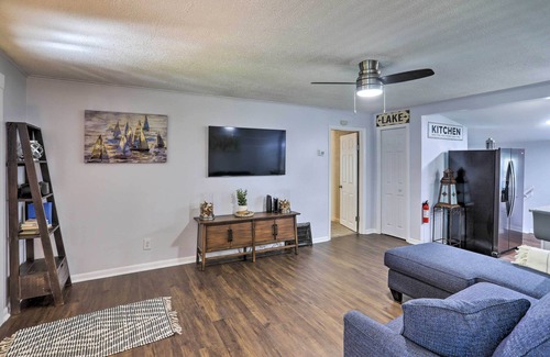 Lorain House | Lorain Lake Cottage < 1 Mi to Lake Erie Fun!