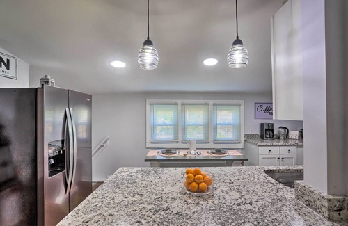 Lorain House | Lorain Lake Cottage < 1 Mi to Lake Erie Fun!