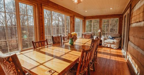 Helmsburg House | Lorettas Cabin