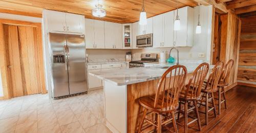 Helmsburg House | Lorettas Cabin