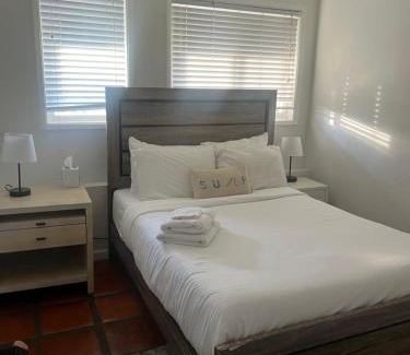 Imperial Beach Hotel | Los Bungalows