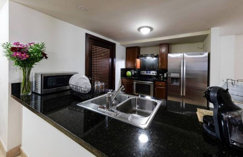 Santa Ana Condo | Los Diamantes Terraza, Ubicado en el corazón de Casco Antiguo