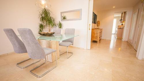 Castillo de la Duquesa Apartment | Los Granados 911