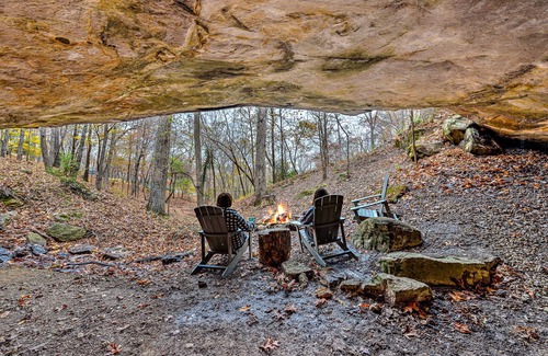 Lost Bridge Village Cottage | LOST CAVE COTTAGE. Easy boat parking, BoHo decor, tons of deck space, and a CAVE