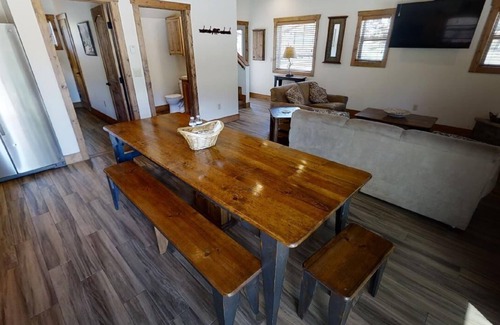 Red River House | Lost in Paradise - In Town - New Property - Pet Friendly