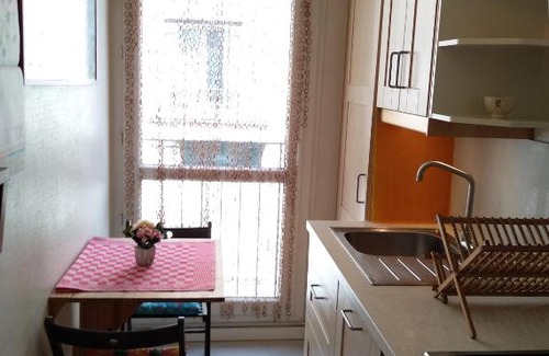 Quartier de la Maison-Blanche Apartment | *LOST in Paris* Calm, Cozy, Comfortable