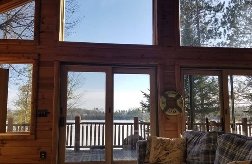 Hawks Cottage | Lost Lake Chalet (Hawks, MI): Gorgeous lakefront getaway- 20 minutes from Rogers City!