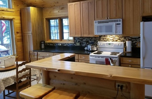 Hawks Cottage | Lost Lake Chalet (Hawks, MI): Gorgeous lakefront getaway- 20 minutes from Rogers City!