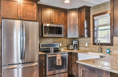 Lake Shore Cabin | Lost Lake Lodge